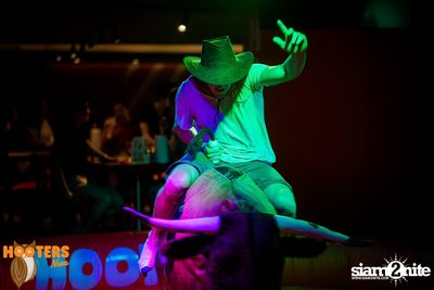 Wild Wild West Night at Hooters Nana, Sukhumvit Soi 4 — photo 34