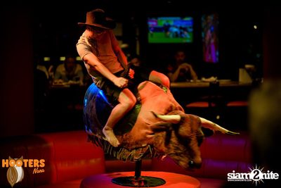 Wild Wild West Night at Hooters Nana, Sukhumvit Soi 4 — photo 38