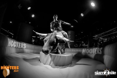 Wild Wild West Night at Hooters Nana, Sukhumvit Soi 4 — photo 48