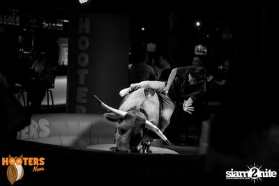 Wild Wild West Night at Hooters Nana, Sukhumvit Soi 4 — photo 78