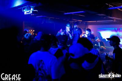 Friday Night at Grease Bangkok, Sukhumvit Soi 49 — photo 2