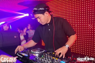 Saturday Night at Grease Bangkok, Sukhumvit Soi 49 — photo 69