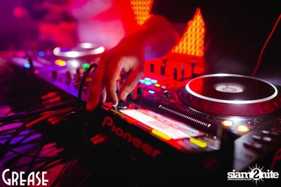 Saturday Night at Grease Bangkok, Sukhumvit Soi 49 — photo 79