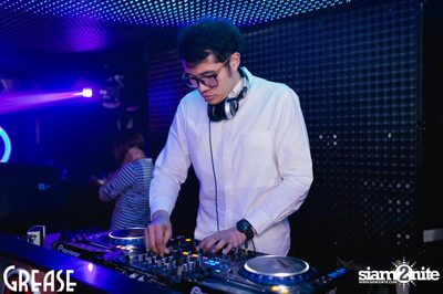 Saturday Night at Grease Bangkok, Sukhumvit Soi 49 — photo 82