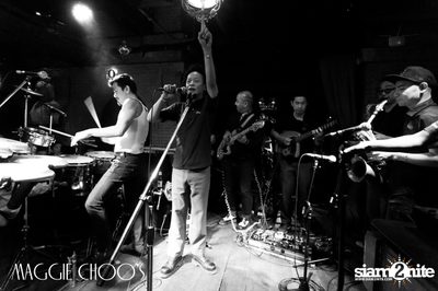 T-Bone Live ที่ร้าน แม็กกี้ ชูวส์, ถนนสีลม — photo 6