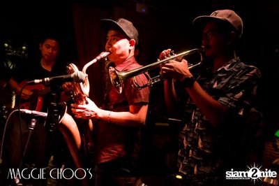 T-Bone Live ที่ร้าน แม็กกี้ ชูวส์, ถนนสีลม — photo 9