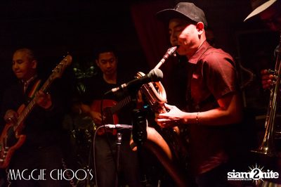 T-Bone Live ที่ร้าน แม็กกี้ ชูวส์, ถนนสีลม — photo 10