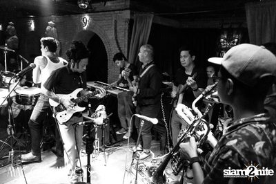 T-Bone Live ที่ร้าน แม็กกี้ ชูวส์, ถนนสีลม — photo 35