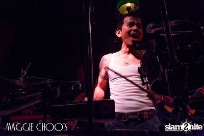 T-Bone Live ที่ร้าน แม็กกี้ ชูวส์, ถนนสีลม — photo 42