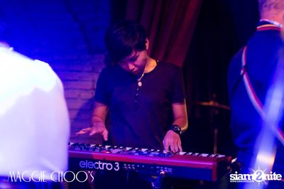 T-Bone Live ที่ร้าน แม็กกี้ ชูวส์, ถนนสีลม — photo 111