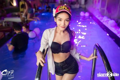 Connection Full Moon Party at Cliff Seaview Restaurant — photo 17