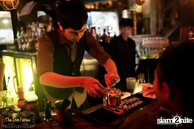 Mellow Motif Live ที่ร้าน ดิ ไอร่อน แฟรี่, ทองหล่อ — photo 1