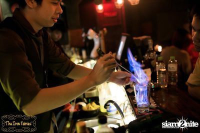 Mellow Motif Live ที่ร้าน ดิ ไอร่อน แฟรี่, ทองหล่อ — photo 6