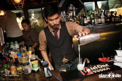 Mellow Motif Live ที่ร้าน ดิ ไอร่อน แฟรี่, ทองหล่อ — photo 15