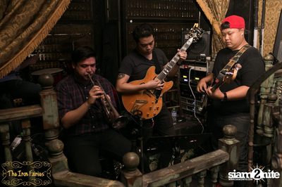 Mellow Motif Live ที่ร้าน ดิ ไอร่อน แฟรี่, ทองหล่อ — photo 28