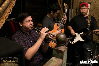 Mellow Motif Live ที่ร้าน ดิ ไอร่อน แฟรี่, ทองหล่อ — photo 29