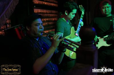 Mellow Motif Live ที่ร้าน ดิ ไอร่อน แฟรี่, ทองหล่อ — photo 30