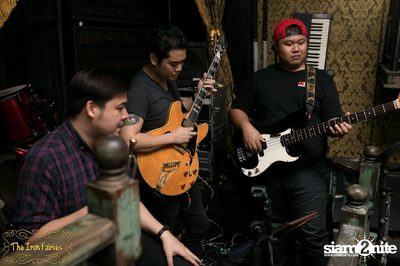 Mellow Motif Live ที่ร้าน ดิ ไอร่อน แฟรี่, ทองหล่อ — photo 31
