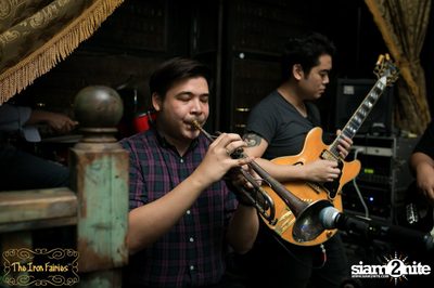 Mellow Motif Live ที่ร้าน ดิ ไอร่อน แฟรี่, ทองหล่อ — photo 32