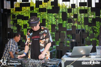 SO POOL PARTY ที่ วอเตอร์ คลับ โรงแรมโซฟิเทล โซ — photo 75
