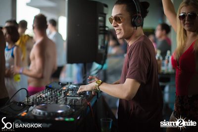 SO POOL PARTY ที่ วอเตอร์ คลับ โรงแรมโซฟิเทล โซ — photo 77