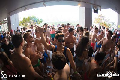 SO POOL PARTY ที่ วอเตอร์ คลับ โรงแรมโซฟิเทล โซ — photo 103