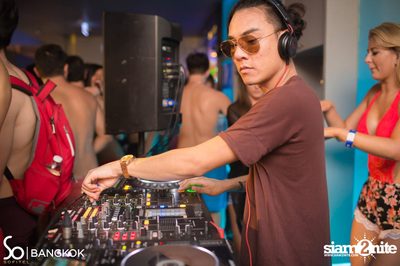 SO POOL PARTY ที่ วอเตอร์ คลับ โรงแรมโซฟิเทล โซ — photo 139
