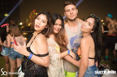 SO POOL PARTY ที่ วอเตอร์ คลับ โรงแรมโซฟิเทล โซ — photo 186