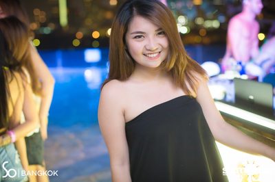 SO POOL PARTY ที่ วอเตอร์ คลับ โรงแรมโซฟิเทล โซ — photo 200