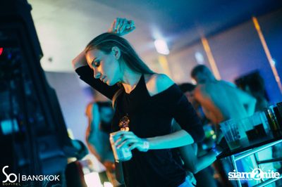 SO POOL PARTY ที่ วอเตอร์ คลับ โรงแรมโซฟิเทล โซ — photo 212