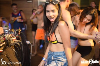 SO POOL PARTY ที่ วอเตอร์ คลับ โรงแรมโซฟิเทล โซ — photo 231