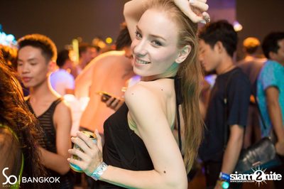 SO POOL PARTY ที่ วอเตอร์ คลับ โรงแรมโซฟิเทล โซ — photo 235