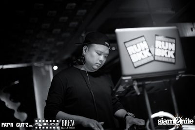 Seenspace Invasion ที่ร้าน Clouds, Fat'R Gut'z และ BREW Beers & Ciders — photo 4