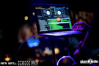 Seenspace Invasion ที่ร้าน Clouds, Fat'R Gut'z และ BREW Beers & Ciders — photo 28