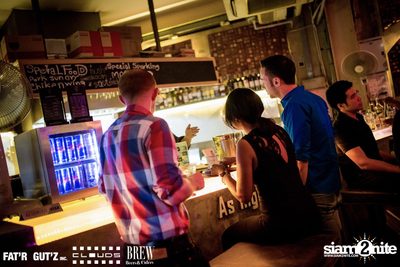 Seenspace Invasion ที่ร้าน Clouds, Fat'R Gut'z และ BREW Beers & Ciders — photo 91