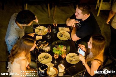 Seenspace Invasion ที่ร้าน Clouds, Fat'R Gut'z และ BREW Beers & Ciders — photo 3