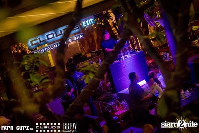Seenspace Invasion ที่ร้าน Clouds, Fat'R Gut'z และ BREW Beers & Ciders — photo 5