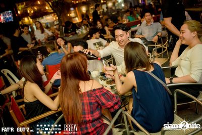 Seenspace Invasion ที่ร้าน Clouds, Fat'R Gut'z และ BREW Beers & Ciders — photo 43