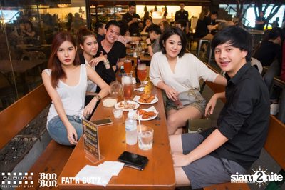 คืนวันเสาร์ ที่ คลาวส์, บอน บอน และ แฟตอาร์ กัตซ์ ใน Seenspace — photo 11