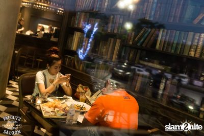คืนวันอาทิตย์ ที่ แฟท กัตส์ ซาลูน, เซ็นทรัล อีสท์วิล — photo 12