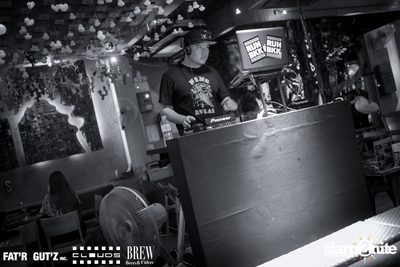 Seenspace Invasion ที่ร้าน Clouds, Fat'R Gut'z และ BREW Beers & Ciders — photo 9