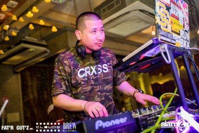 Seenspace Invasion ที่ร้าน Clouds, Fat'R Gut'z และ BREW Beers & Ciders — photo 46