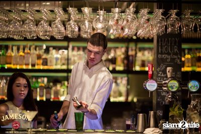 St. Patrick's Day at Le Café des Stagiaires - Bangkok — photo 23
