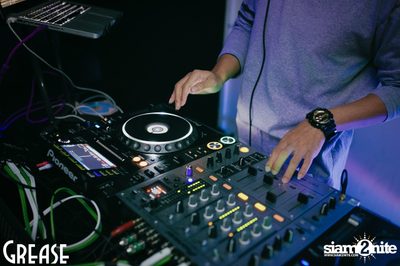 Friday Night at Grease Bangkok, Sukhumvit Soi 49 — photo 155