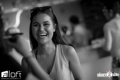 Bright & Bold Splash Pool Party at Aloft Bangkok — photo 8