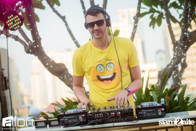 Bright & Bold Splash Pool Party at Aloft Bangkok — photo 12