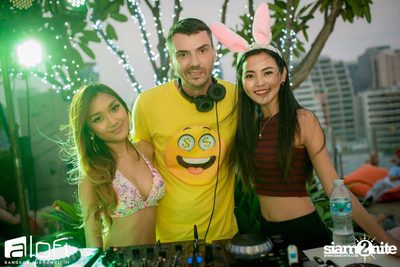 Bright & Bold Splash Pool Party at Aloft Bangkok — photo 89