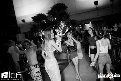 Bright & Bold Splash Pool Party at Aloft Bangkok — photo 106