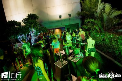 Bright & Bold Splash Pool Party at Aloft Bangkok — photo 123