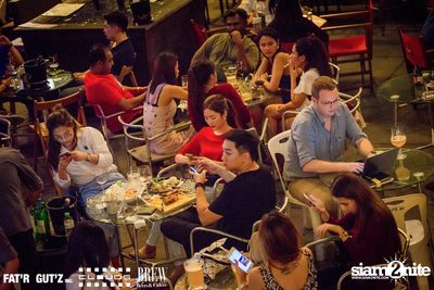 Seenspace Invasion ที่ร้าน Clouds, Fat'R Gut'z และ BREW Beers & Ciders — photo 4